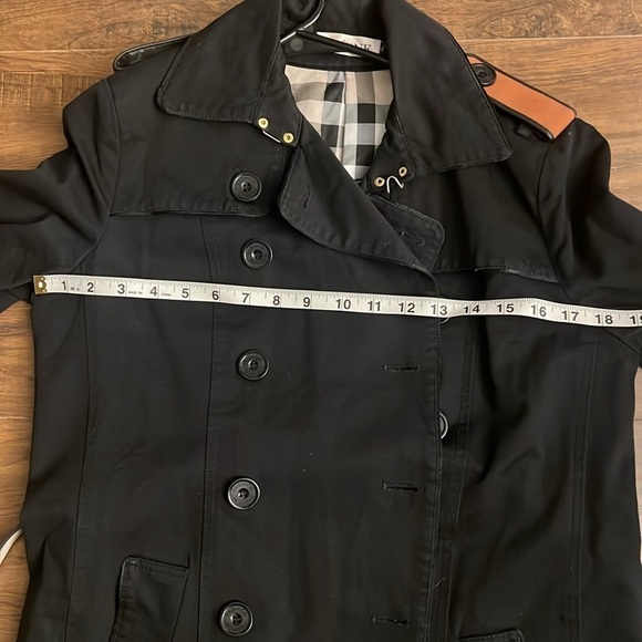 🧥 Classy Black Coat with faux leather and plaid interior - Picture 12 of 12